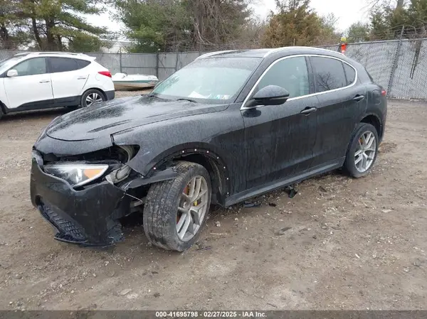 ZASFAKAN5J7B82274 2018 ALFA ROMEO STELVIO - Image 2