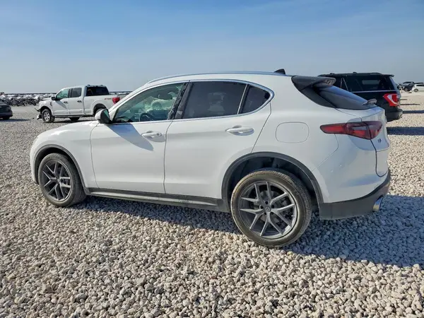 ZASFAKAN5J7B88415 2018 ALFA ROMEO STELVIO - Image 2