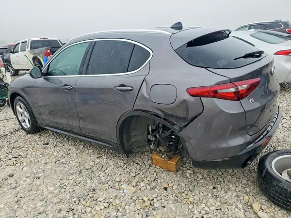 ZASFAKAN5J7C01129 2018 ALFA ROMEO STELVIO - Image 2