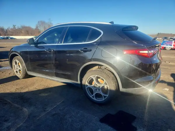 ZASFAKAN6J7B62115 2018 ALFA ROMEO STELVIO - Image 2