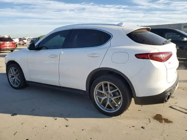 ZASFAKAN6J7B74314 2018 ALFA ROMEO STELVIO - Image 2
