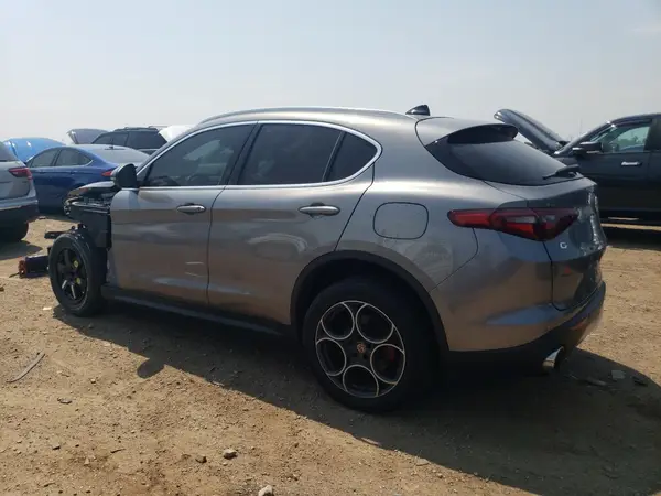 ZASFAKAN6J7B81330 2018 ALFA ROMEO STELVIO - Image 2
