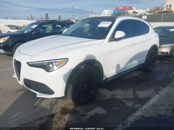 ZASFAKAN7J7B83586 2018 ALFA ROMEO STELVIO - Image 2