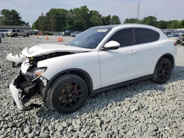ZASFAKAN8J7C00010 2018 ALFA ROMEO STELVIO - Image 1