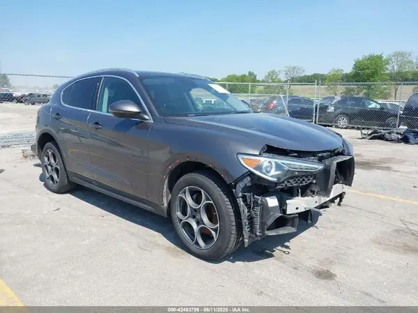 ZASFAKAN9J7B74470 2018 ALFA ROMEO STELVIO - Image 1