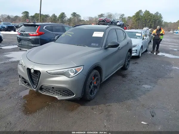 ZASFAKAN9J7B78261 2018 ALFA ROMEO STELVIO - Image 2