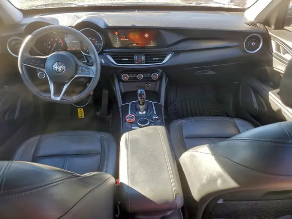ZASFAKAN9J7B79099 2018 ALFA ROMEO STELVIO - Image 8
