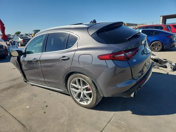 ZASFAKAN9J7B86344 2018 ALFA ROMEO STELVIO - Image 2