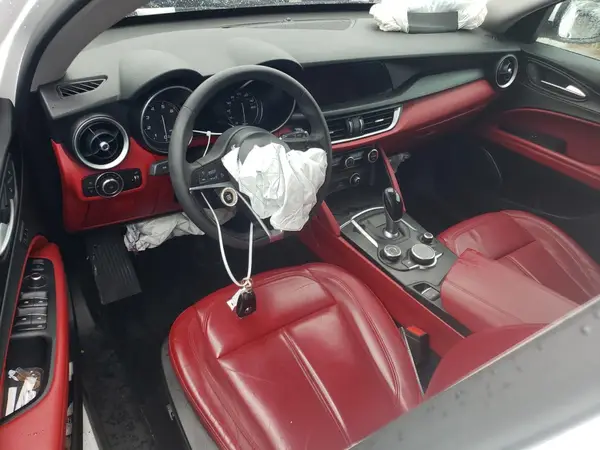 ZASFAKAN9J7B88322 2018 ALFA ROMEO STELVIO - Image 8
