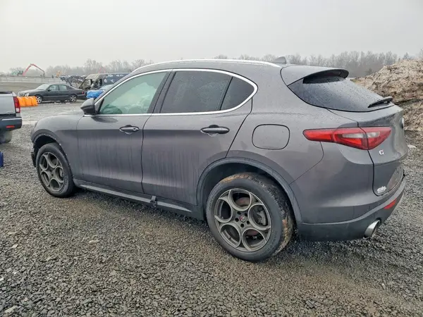 ZASFAKANXJ7B61954 2018 ALFA ROMEO STELVIO - Image 2