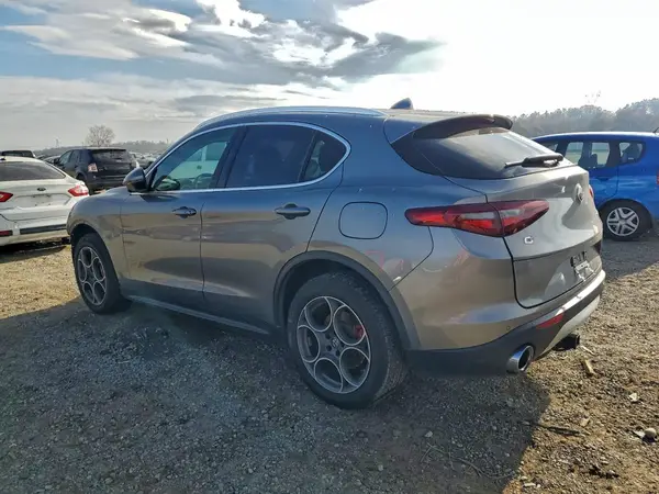 ZASFAKANXJ7B67303 2018 ALFA ROMEO STELVIO - Image 2