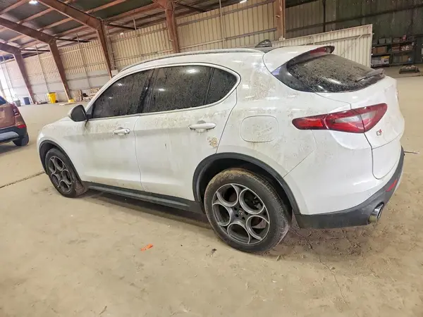 ZASFAKANXJ7B73781 2018 ALFA ROMEO STELVIO - Image 2