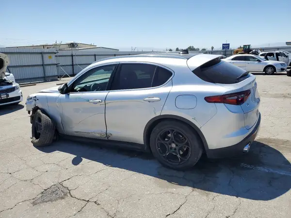 ZASFAKANXJ7B85431 2018 ALFA ROMEO STELVIO - Image 2