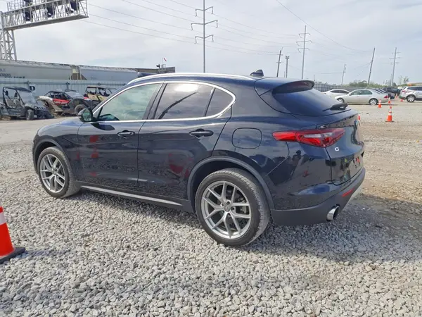ZASFAKANXJ7C07427 2018 ALFA ROMEO STELVIO - Image 2