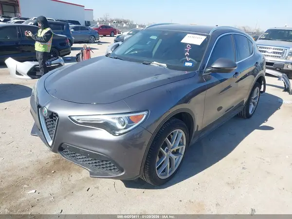 ZASFAKBN0J7B85842 2018 ALFA ROMEO STELVIO - Image 2