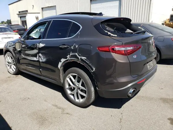 ZASFAKBN0J7B92807 2018 ALFA ROMEO STELVIO - Image 2