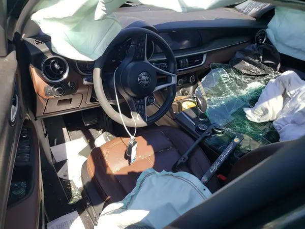 ZASFAKBN0J7B92807 2018 ALFA ROMEO STELVIO - Image 8