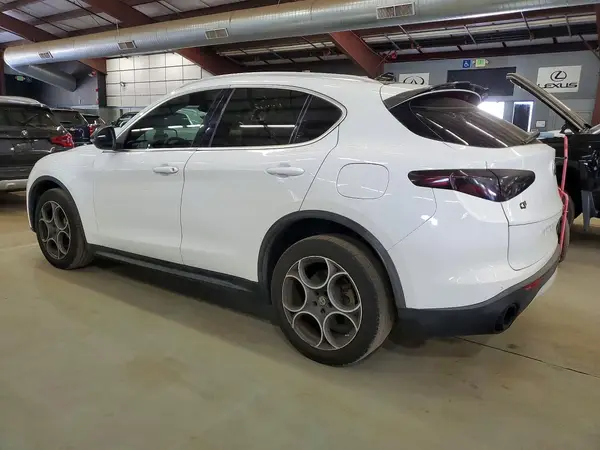ZASFAKBN0J7B93276 2018 ALFA ROMEO STELVIO - Image 2