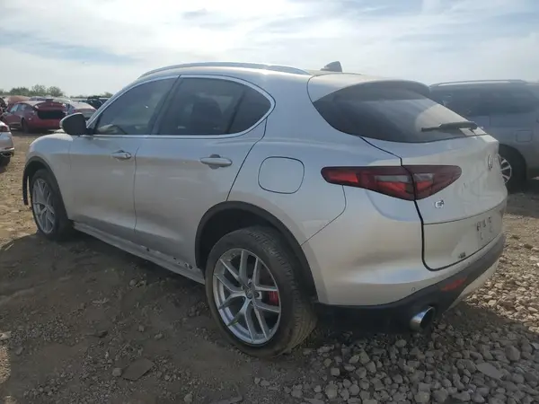 ZASFAKBN0J7B94007 2018 ALFA ROMEO STELVIO - Image 2