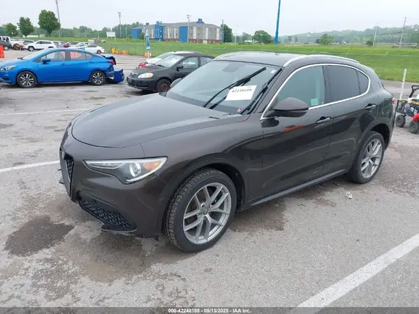 ZASFAKBN0J7B94301 2018 ALFA ROMEO STELVIO - Image 2