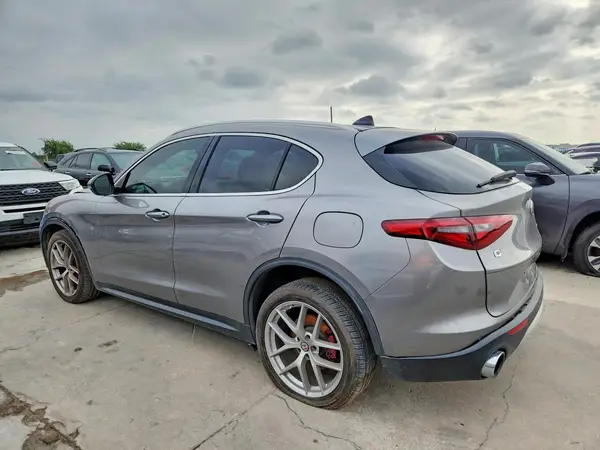 ZASFAKBN0J7B97991 2018 ALFA ROMEO STELVIO - Image 2