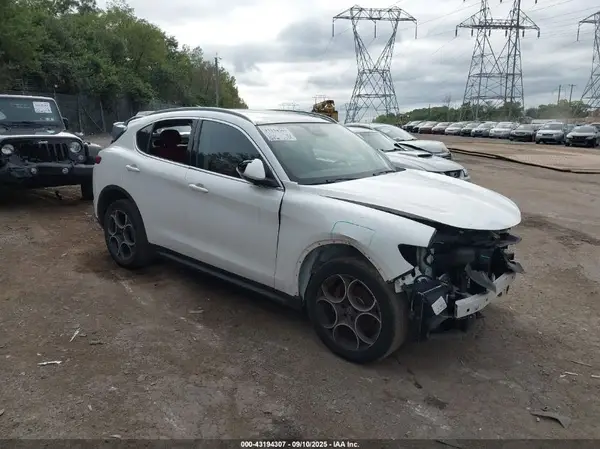 ZASFAKBN1J7B82755 2018 ALFA ROMEO STELVIO