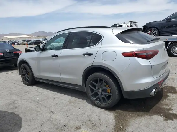 ZASFAKBN1J7B92055 2018 ALFA ROMEO STELVIO - Image 2