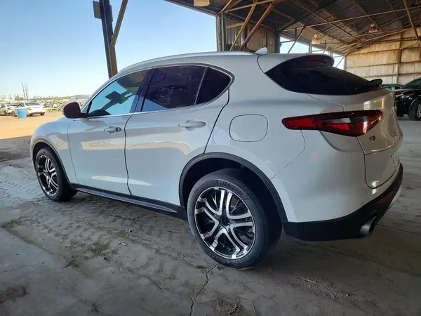ZASFAKBN2J7B75944 2018 ALFA ROMEO STELVIO - Image 2