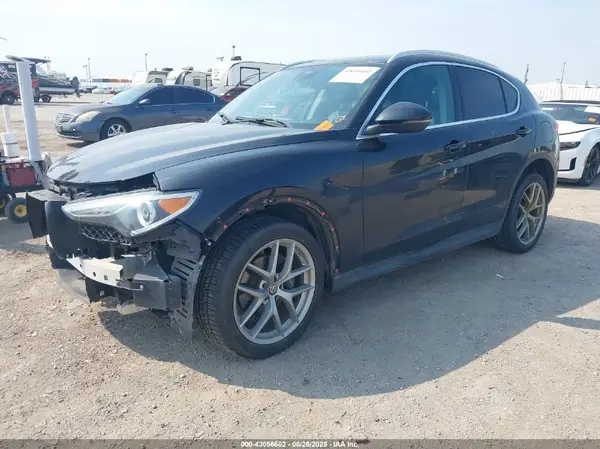 ZASFAKBN2J7C02964 2018 ALFA ROMEO STELVIO - Image 2