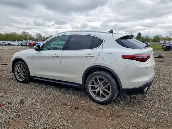 ZASFAKBN4J7B94883 2018 ALFA ROMEO STELVIO - Image 2