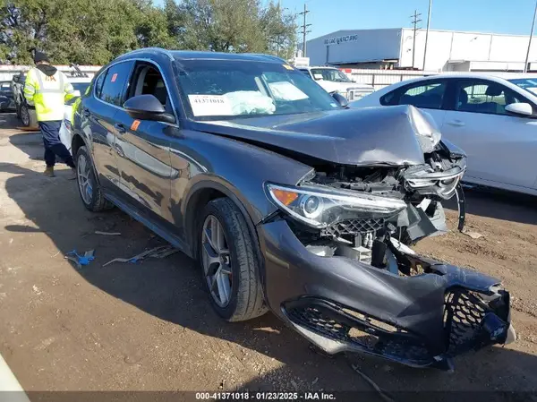 ZASFAKBN4J7C01458 2018 ALFA ROMEO STELVIO - Image 1