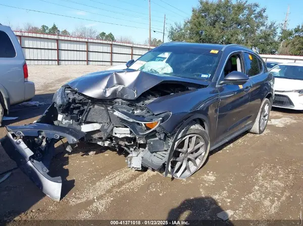 ZASFAKBN4J7C01458 2018 ALFA ROMEO STELVIO - Image 2