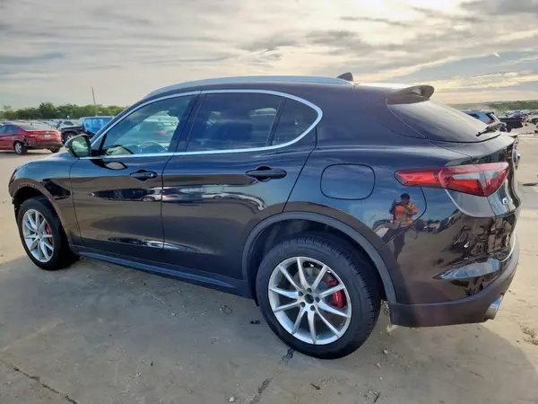 ZASFAKBN5J7B60127 2018 ALFA ROMEO STELVIO - Image 2