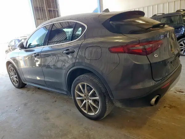 ZASFAKBN5J7B60452 2018 ALFA ROMEO STELVIO - Image 2