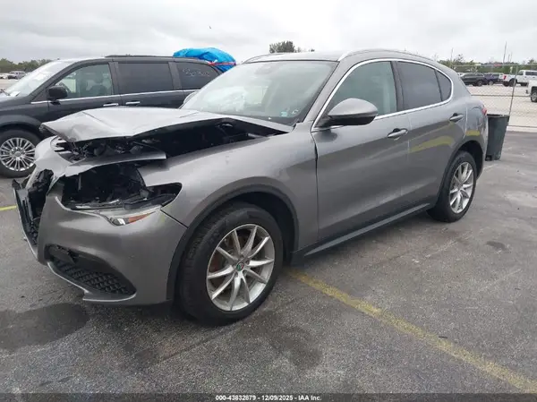 ZASFAKBN5J7B63285 2018 ALFA ROMEO STELVIO - Image 2