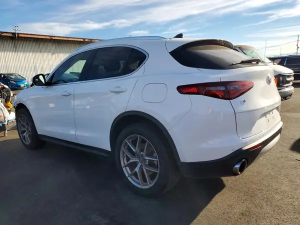ZASFAKBN5J7B92933 2018 ALFA ROMEO STELVIO - Image 2