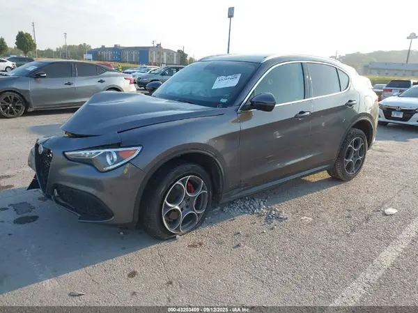 ZASFAKBN5J7C04367 2018 ALFA ROMEO STELVIO - Image 2