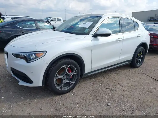 ZASFAKBN6J7B80435 2018 ALFA ROMEO STELVIO - Image 2