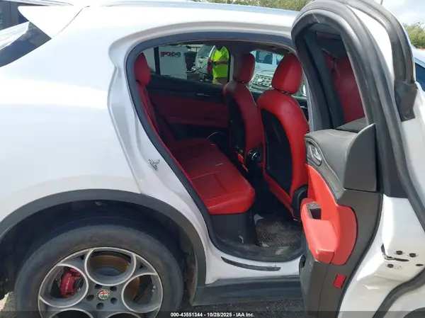 ZASFAKBN6J7B80435 2018 ALFA ROMEO STELVIO - Image 8