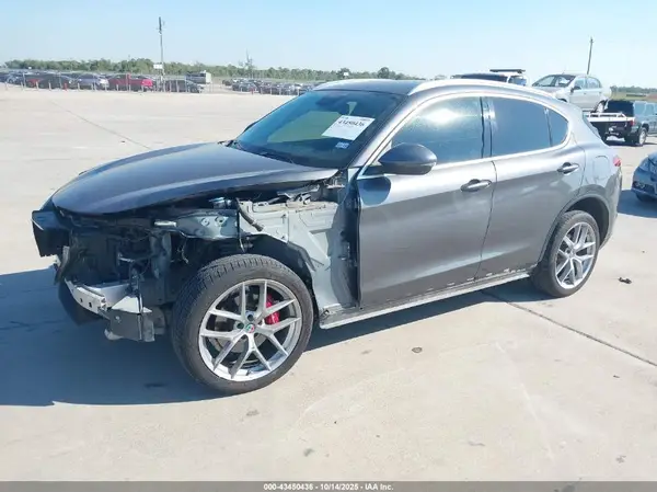 ZASFAKBN6J7B84193 2018 ALFA ROMEO STELVIO - Image 2