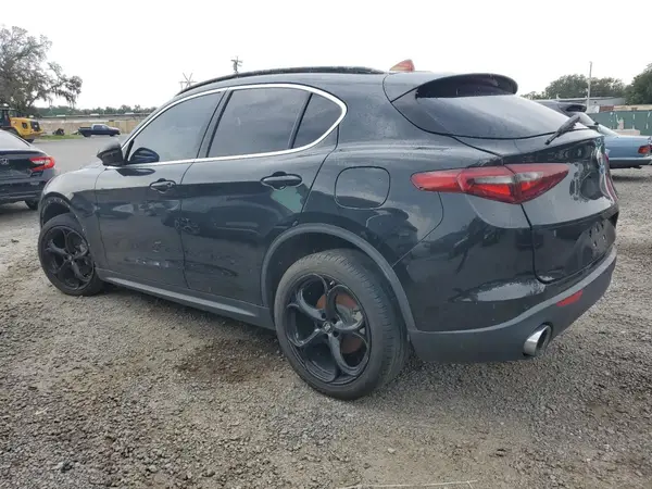 ZASFAKBN6J7C00828 2018 ALFA ROMEO STELVIO - Image 2