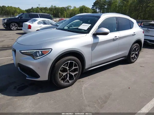 ZASFAKBN6J7C15975 2018 ALFA ROMEO STELVIO - Image 2