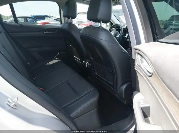 ZASFAKBN6J7C15975 2018 ALFA ROMEO STELVIO - Image 8