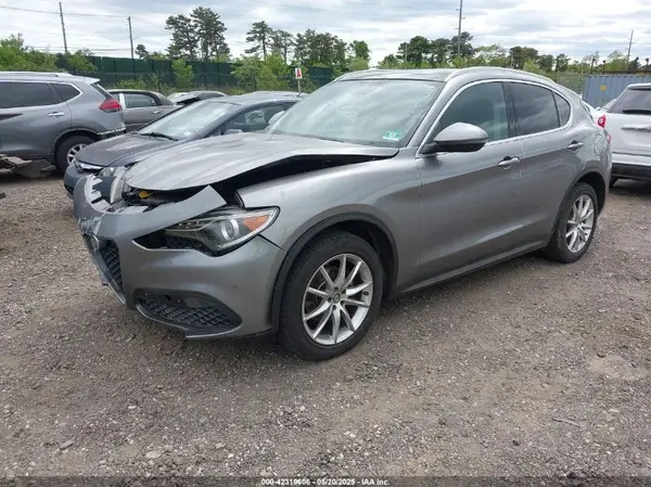 ZASFAKBN7J7B66785 2018 ALFA ROMEO STELVIO - Image 2