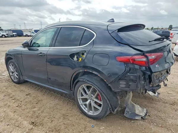 ZASFAKBN7J7B68858 2018 ALFA ROMEO STELVIO - Image 2