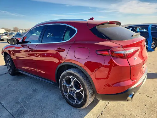 ZASFAKBN7J7B74319 2018 ALFA ROMEO STELVIO - Image 2
