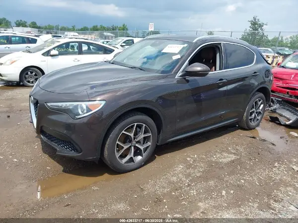 ZASFAKBN7J7C08131 2018 ALFA ROMEO STELVIO - Image 2