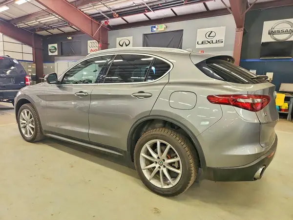 ZASFAKBN8J7B67301 2018 ALFA ROMEO STELVIO - Image 2