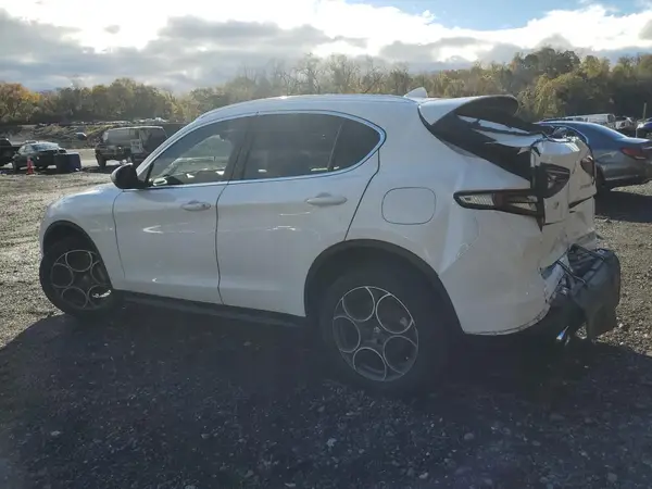 ZASFAKBN8J7B72983 2018 ALFA ROMEO STELVIO - Image 2