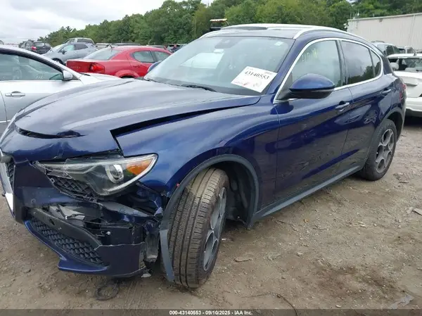 ZASFAKBN8J7B78038 2018 ALFA ROMEO STELVIO - Image 2